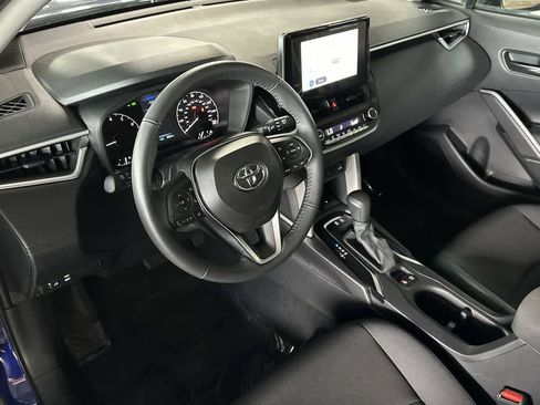 Used 2025 Toyota Corolla Cross LE FWD image 13