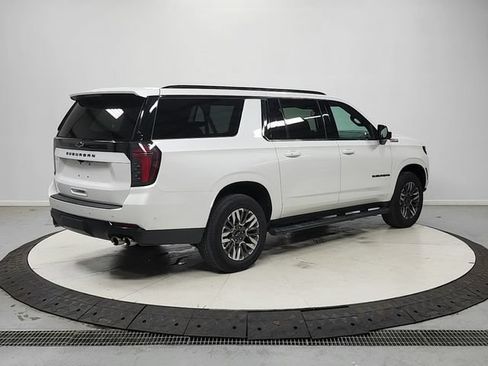 Used 2025 Chevrolet Suburban Z71 AWD/4WD image 8