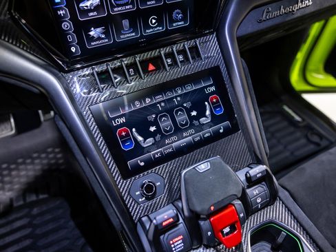 Used 2024 Lamborghini Urus Performante image 45