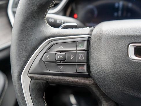 Used 2024 Jeep Grand Cherokee Limited image 25