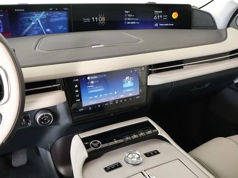 New 2025 Lincoln Navigator Reserve AWD/4WD image 5
