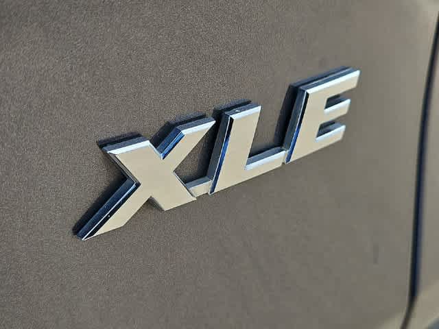 Used 2025 Toyota RAV4 XLE FWD image 11