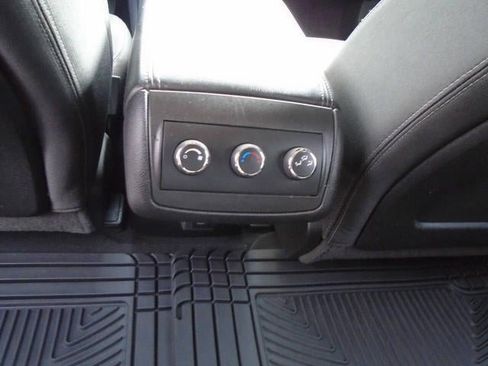 Used 2017 Chevrolet Traverse LT w/ Style and Technology Package image 19