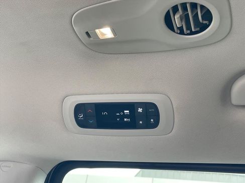 Used 2024 Chrysler Pacifica Touring-L FWD image 24