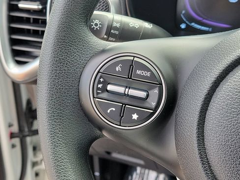 Used 2025 Kia Soul LX w/ LX Technology Package FWD image 28