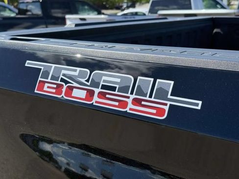 Used 2021 Chevrolet Silverado 1500 Custom Trail Boss w/ LPO, Dark Essentials Package AWD/4WD image 9