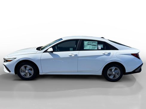 New 2026 Hyundai Elantra SE FWD image 2