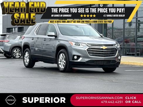 Used 2021 Chevrolet Traverse LT image 1