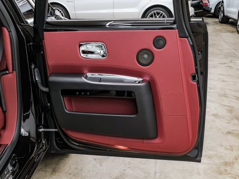 Used 2014 Rolls-Royce Ghost image 68