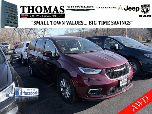 Used 2023 Chrysler Pacifica Touring-L image 1