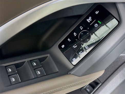 New 2025 Audi Q5 Prestige image 17