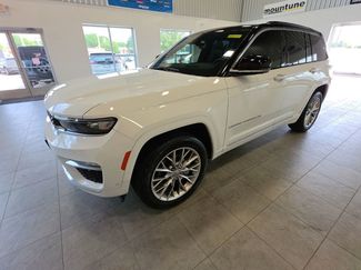 Used 2024 Jeep Grand Cherokee Summit w/ Advanced Protech Group IV AWD/4WD video 1