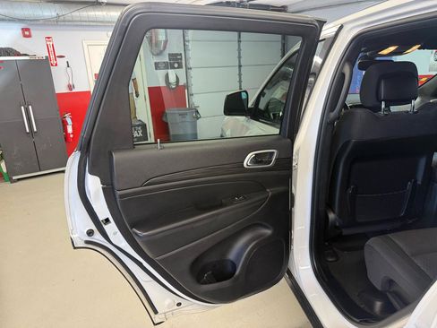 Used 2022 Jeep Grand Cherokee Laredo E AWD/4WD image 33