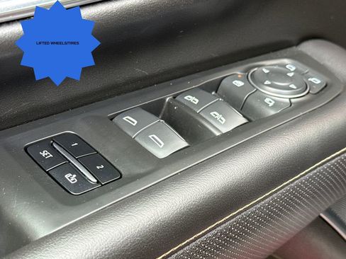 Used 2021 Chevrolet Suburban Premier AWD/4WD image 21