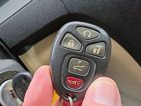 Used 2010 GMC Acadia SLT FWD image 13