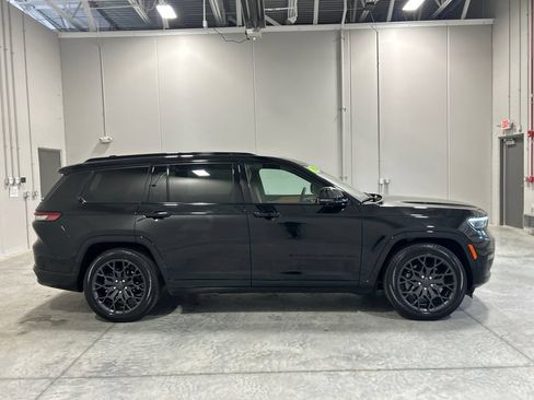 Used 2023 Jeep Grand Cherokee L Summit AWD/4WD image 5