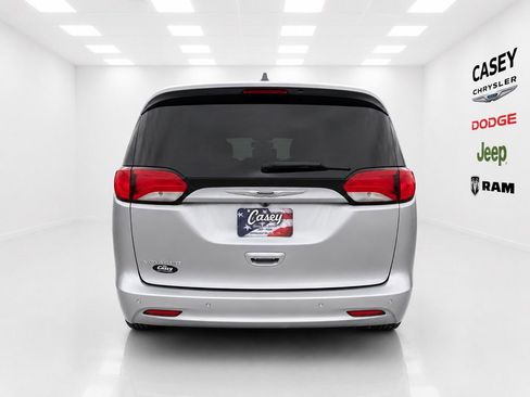 Used 2021 Chrysler Voyager LX w/ Cold Weather Group FWD image 8