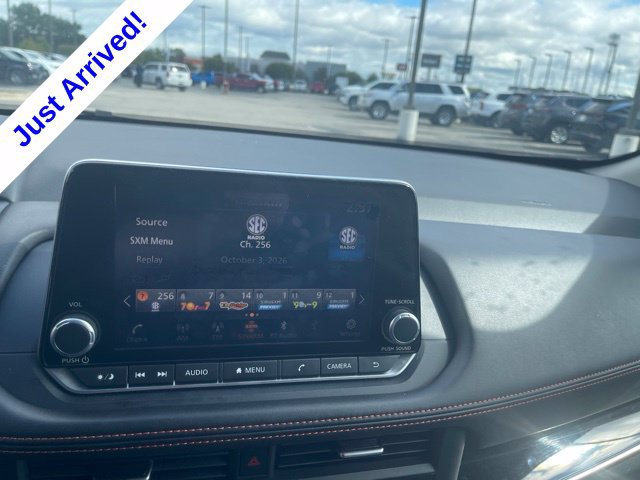 Used 2025 Nissan Rogue SV AWD/4WD image 16