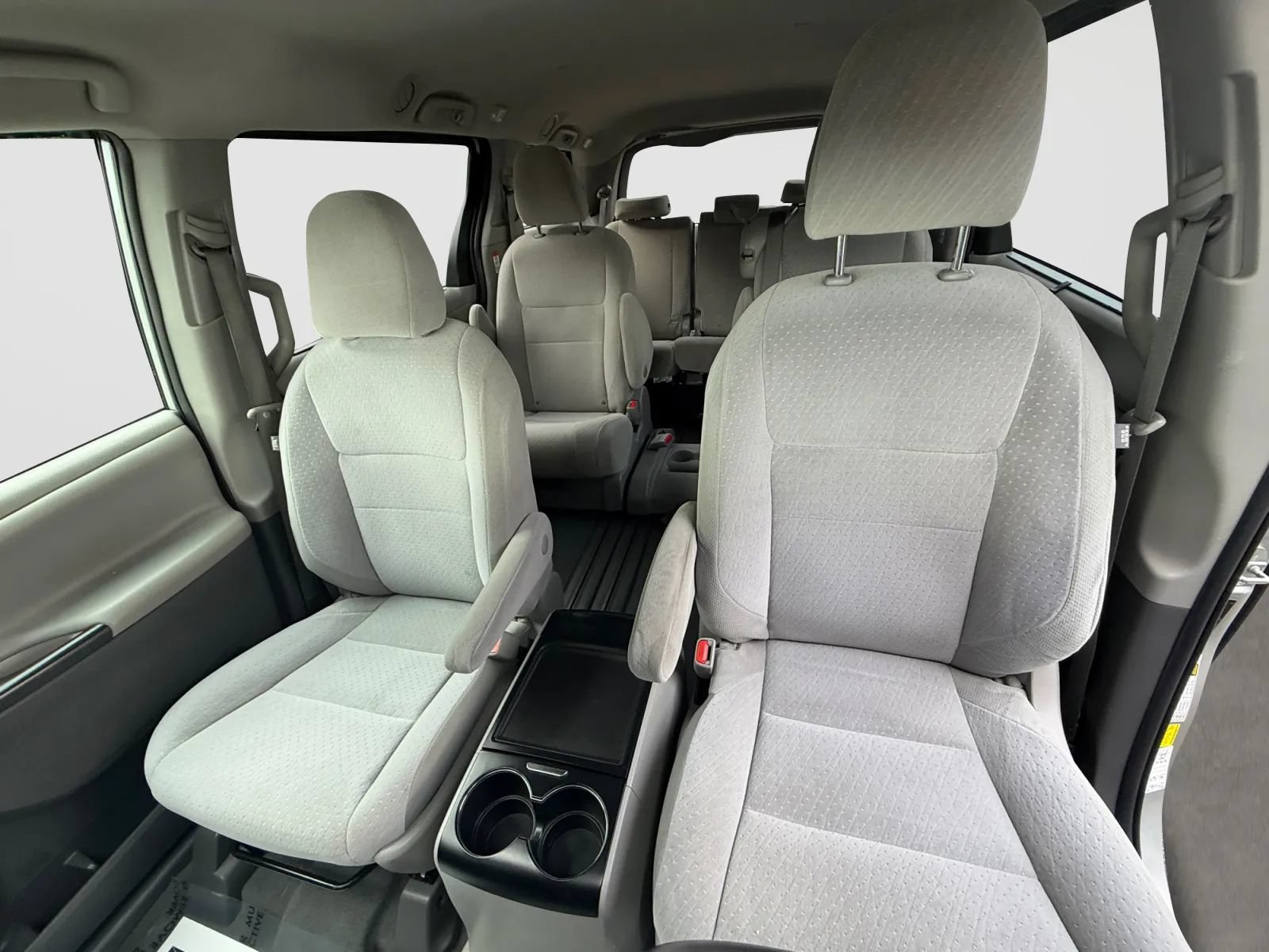 Used 2020 Toyota Sienna LE FWD image 13