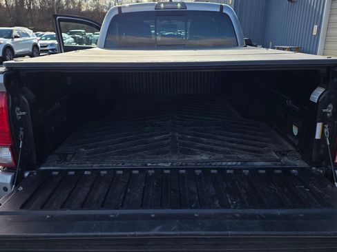 Used 2017 Toyota Tacoma TRD Off-Road image 8