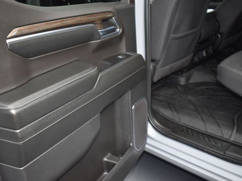 Used 2024 Chevrolet Silverado 1500 LT image 12