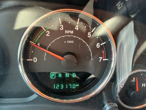 Used 2017 Jeep Wrangler Unlimited Sahara w/ Dual Top Group AWD/4WD image 9
