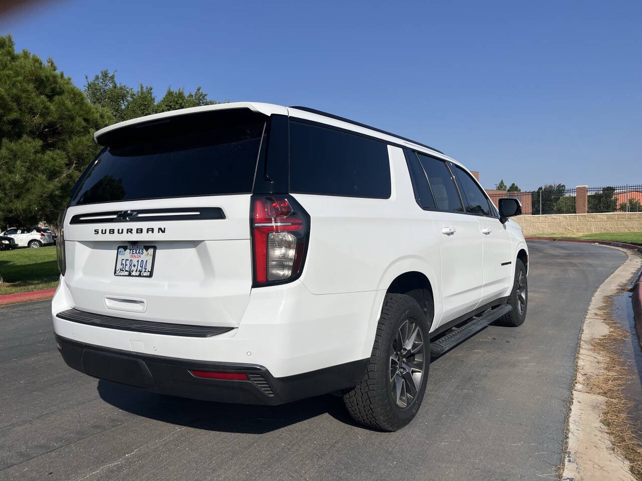 Used 2021 Chevrolet Suburban Z71 w/ Luxury Package AWD/4WD image 8