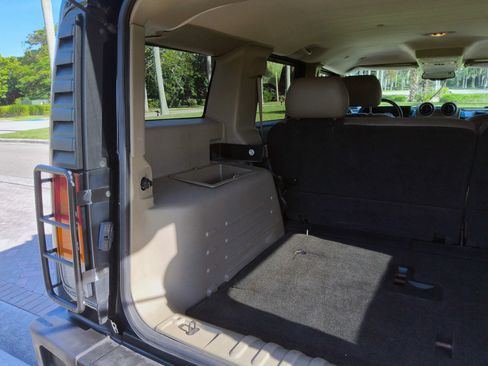 Used 2003 HUMMER H2 w/ Preferred Equipment Group AWD/4WD image 47