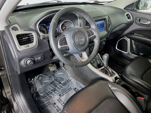 Used 2017 Jeep Compass Latitude w/ Popular Equipment Group image 9