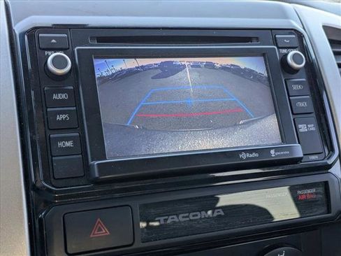 Used 2015 Toyota Tacoma PreRunner image 14