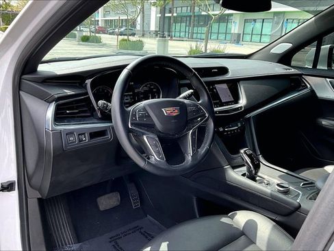 Certified 2024 Cadillac XT5 Premium Luxury FWD image 16