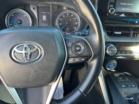Used 2021 Toyota Venza LE image 7