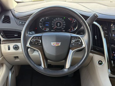 Used 2020 Cadillac Escalade Premium Luxury AWD/4WD image 10