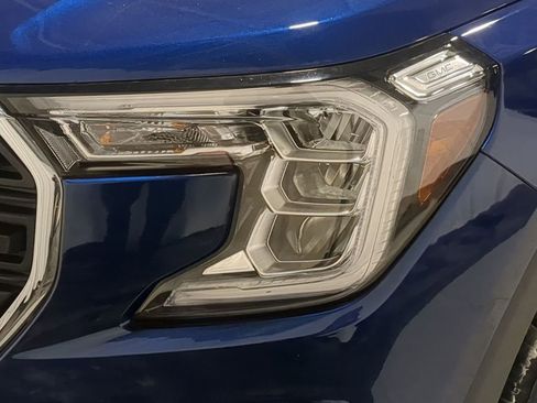 Used 2022 GMC Terrain SLE w/ Driver Convenience Package image 18