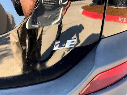 Used 2015 Toyota RAV4 LE FWD image 10
