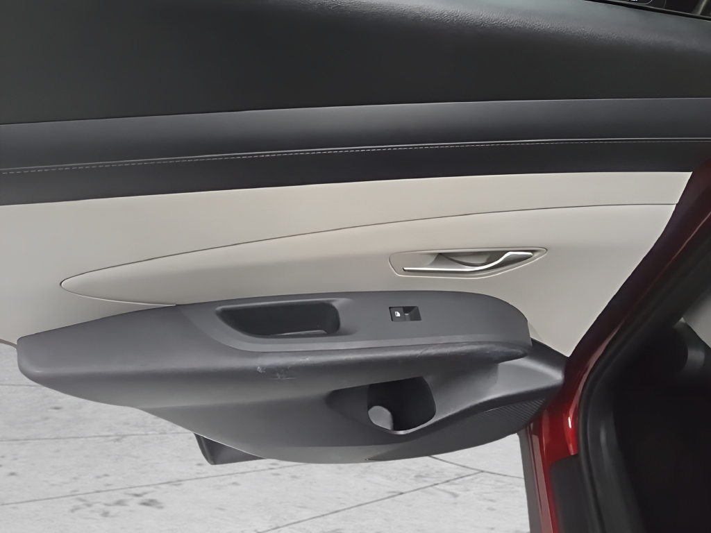 Certified 2025 Hyundai Tucson SEL AWD/4WD image 15
