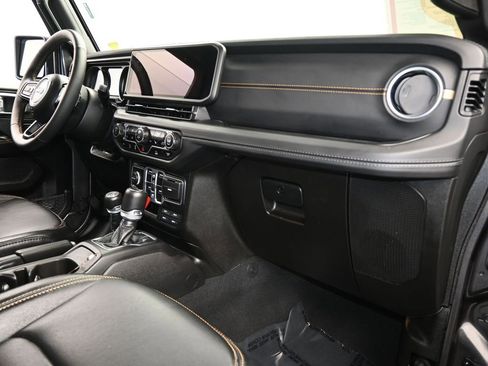 Used 2024 Jeep Gladiator Sport w/ Premium Package image 47