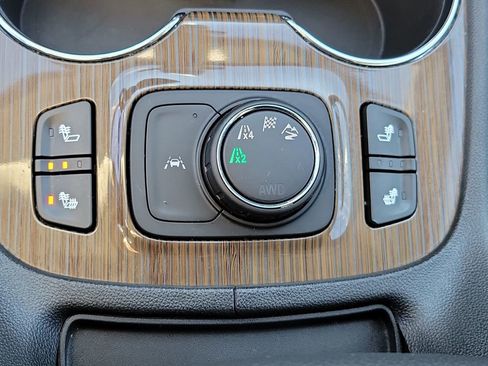 Certified 2023 GMC Acadia SLE image 30