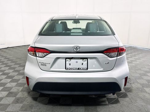 Certified 2025 Toyota Corolla LE FWD image 4
