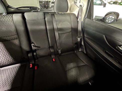 Used 2020 Nissan Rogue SV image 14