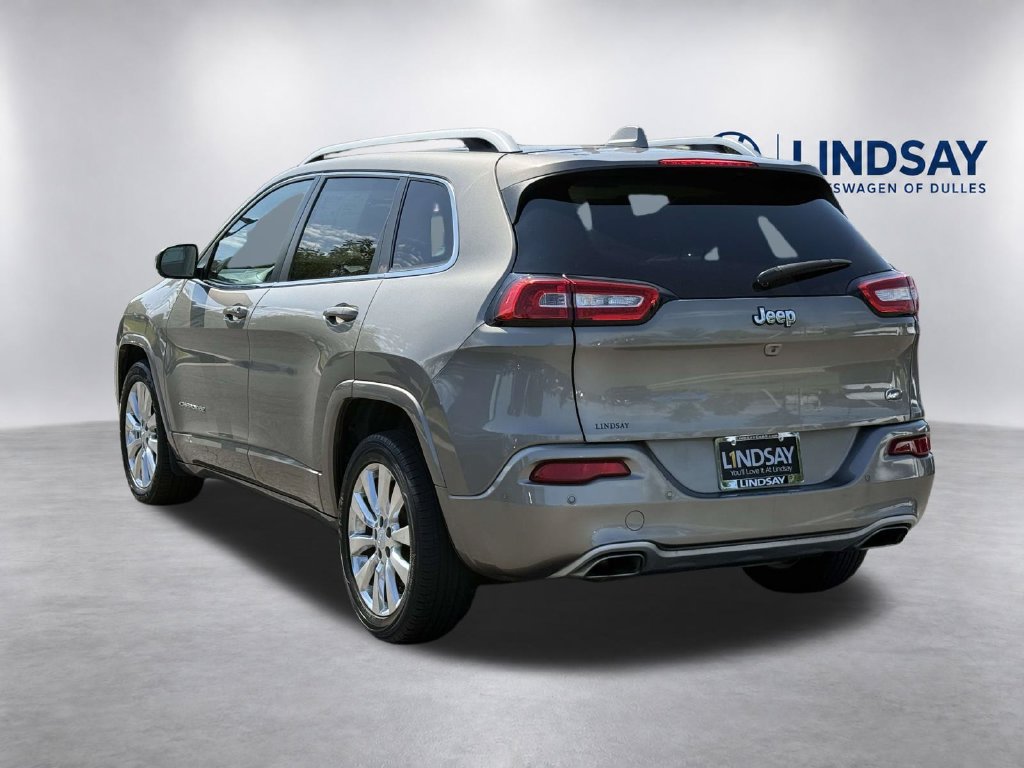 Used 2017 Jeep Cherokee Overland w/ Technology Group FWD image 4
