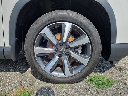 Used 2023 Honda Pilot Touring image 9