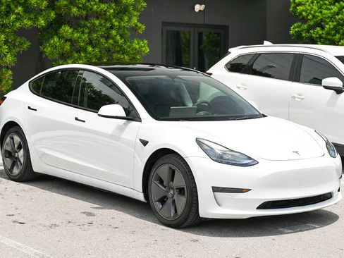 Used 2023 Tesla Model 3 Standard Range RWD image 3
