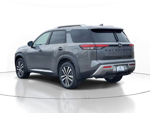 Used 2023 Nissan Pathfinder Platinum image 4