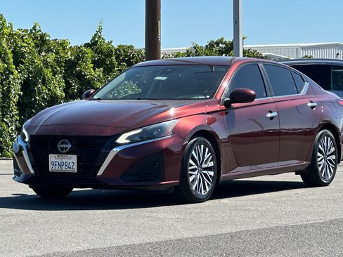 Certified 2023 Nissan Altima 2.5 SV w/ SV Premium Package FWD image 8