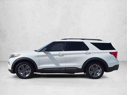 Used 2022 Ford Explorer XLT w/ Equipment Group 202A RWD image 9