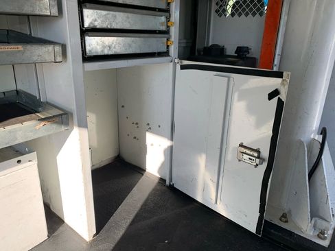 Used 2017 Ford E-350 and Econoline 350 Super Duty image 34