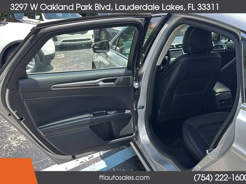 Used 2018 Ford Fusion SE w/ Equipment Group 602A FWD image 23