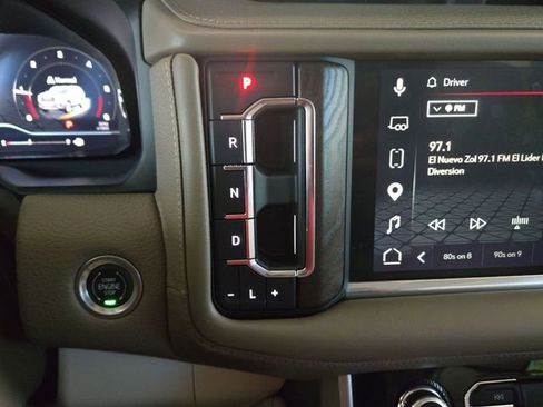 Used 2022 GMC Yukon Denali w/ Denali Premium Package image 11