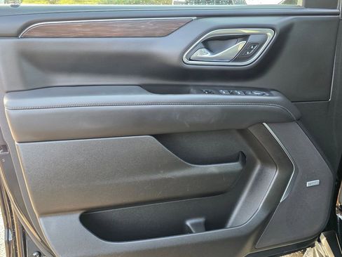 Used 2024 Chevrolet Suburban LT image 13